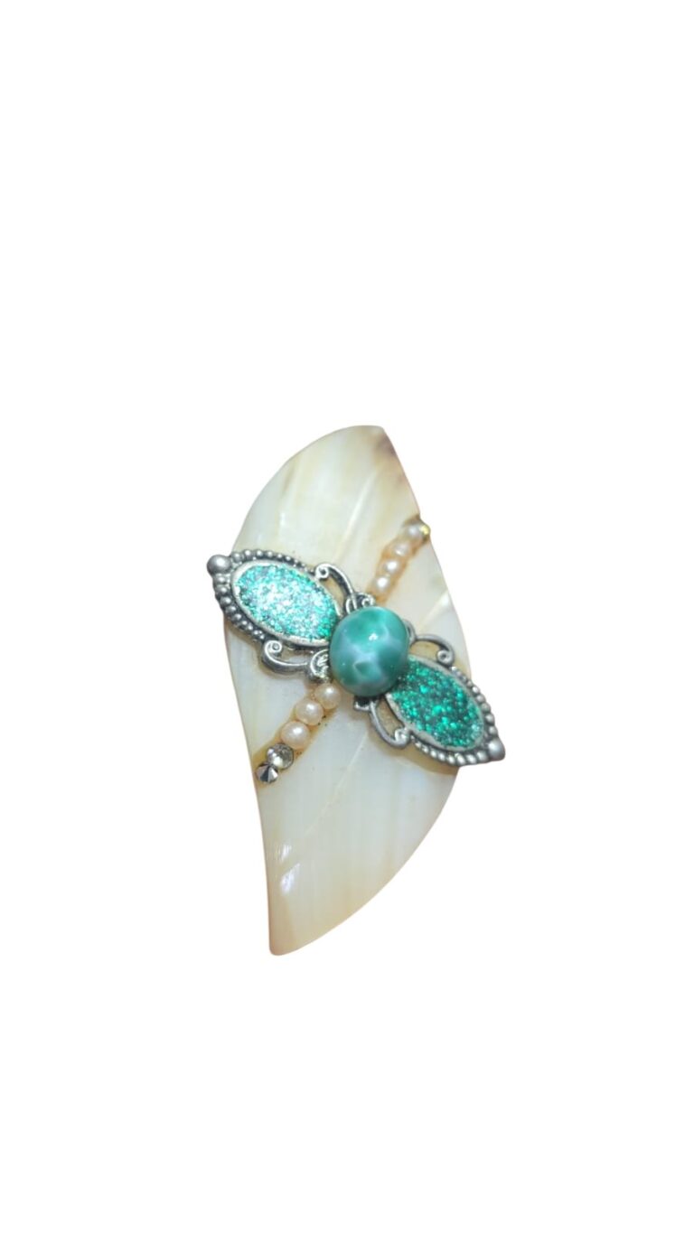 Elegante broche vintage em madrepérola
