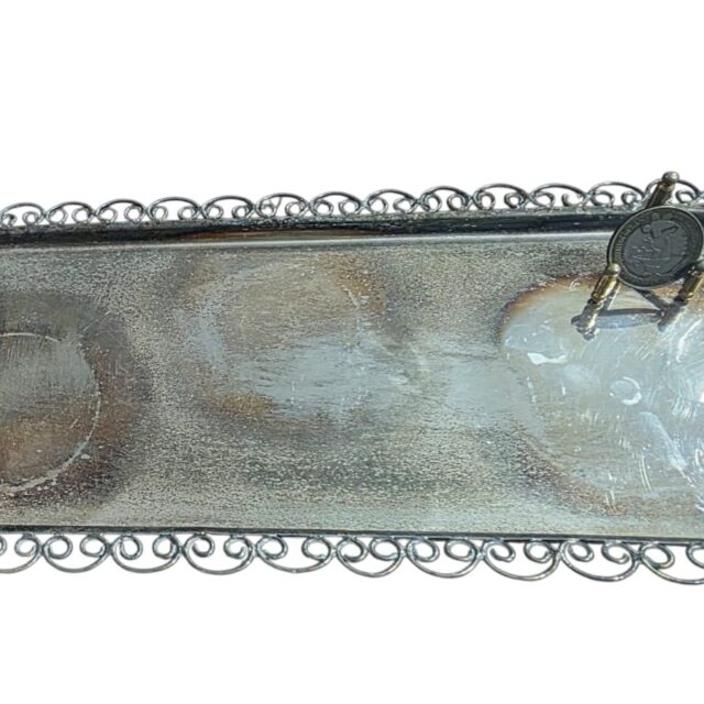 Elegante e antiga travessa espessurada a prata, belo banho