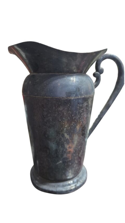 Antiga jarra espessurada a prata