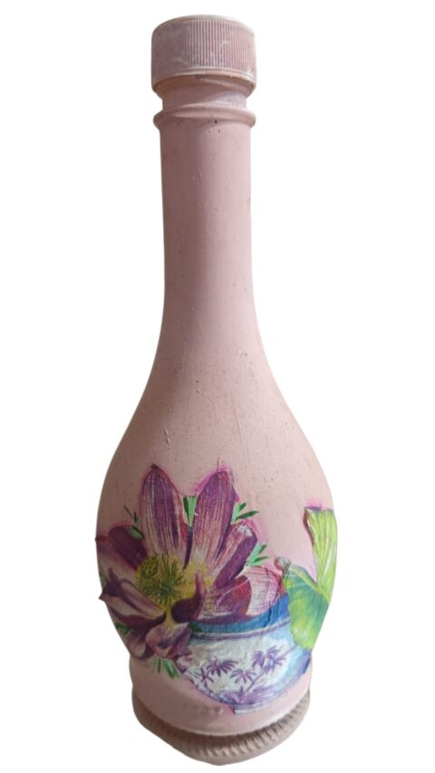 Garrafa ornamentada com arte artesanal