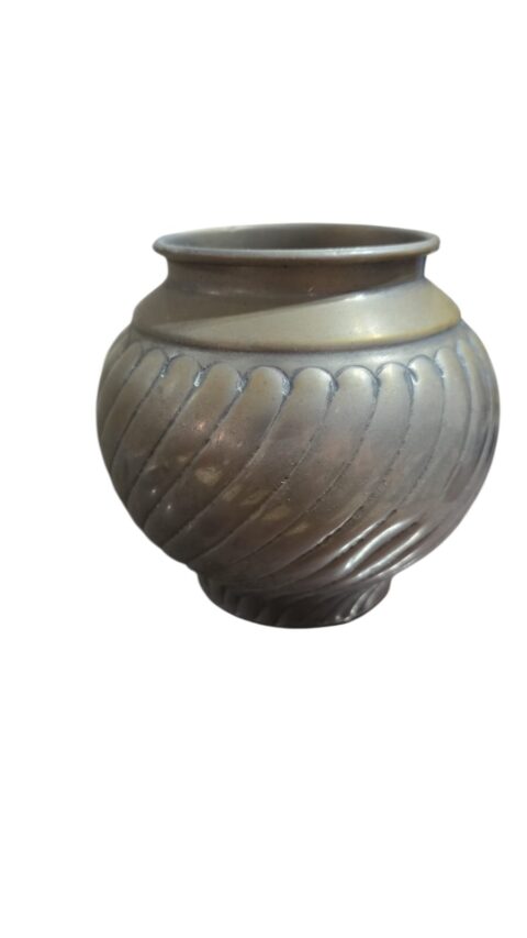 Antigo cachepot ornamentado com gomos