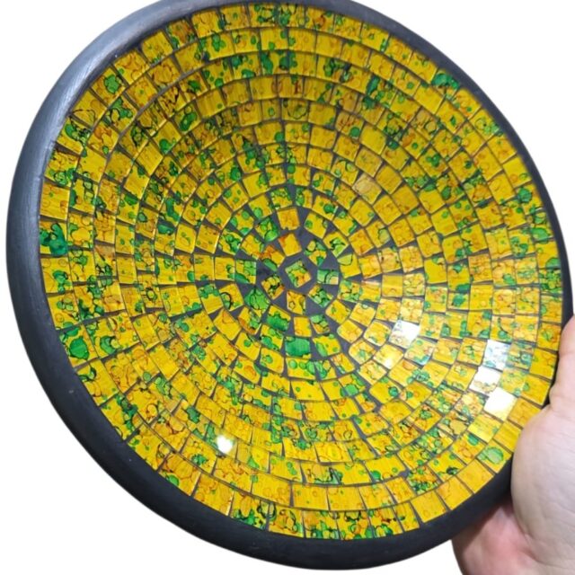 Pesado centro de mesa feito a mão