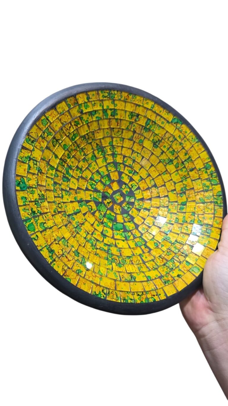 Pesado centro de mesa feito a mão