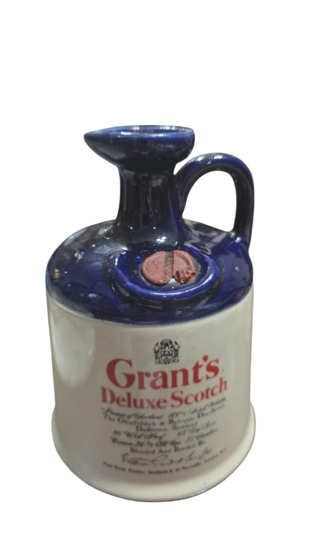 Antiga garrafa de louça
