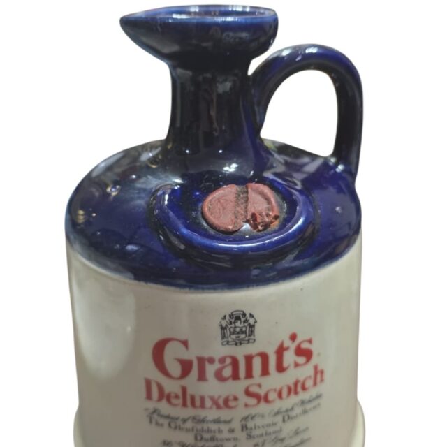 Antiga garrafa de louça