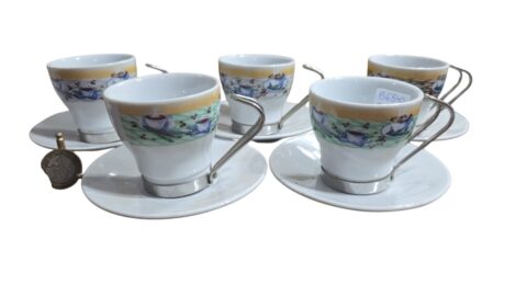 Antigas xícaras de porcelana Mont D'oro, com base e alça de metal removível. (valor unitário)