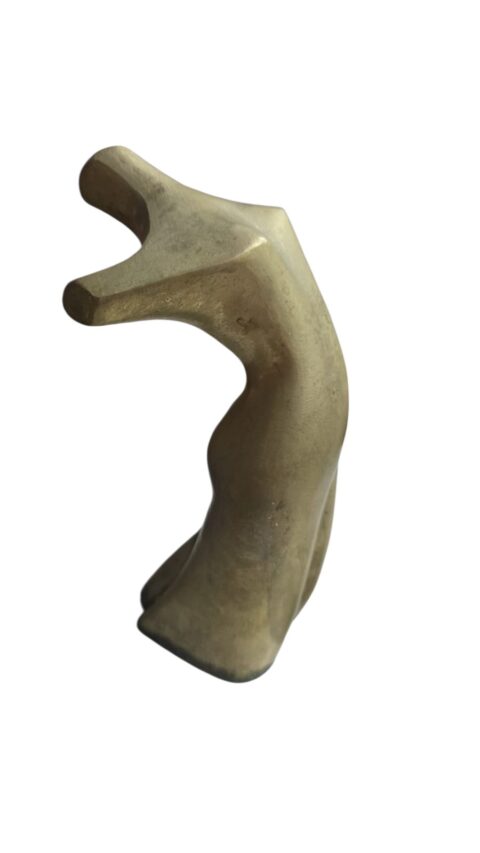 Pesada escultura em bronze maciço, representando nudez feminina