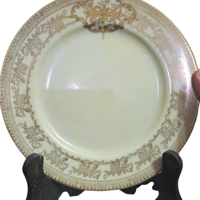 Porcelana japonesa com belíssimas dourações