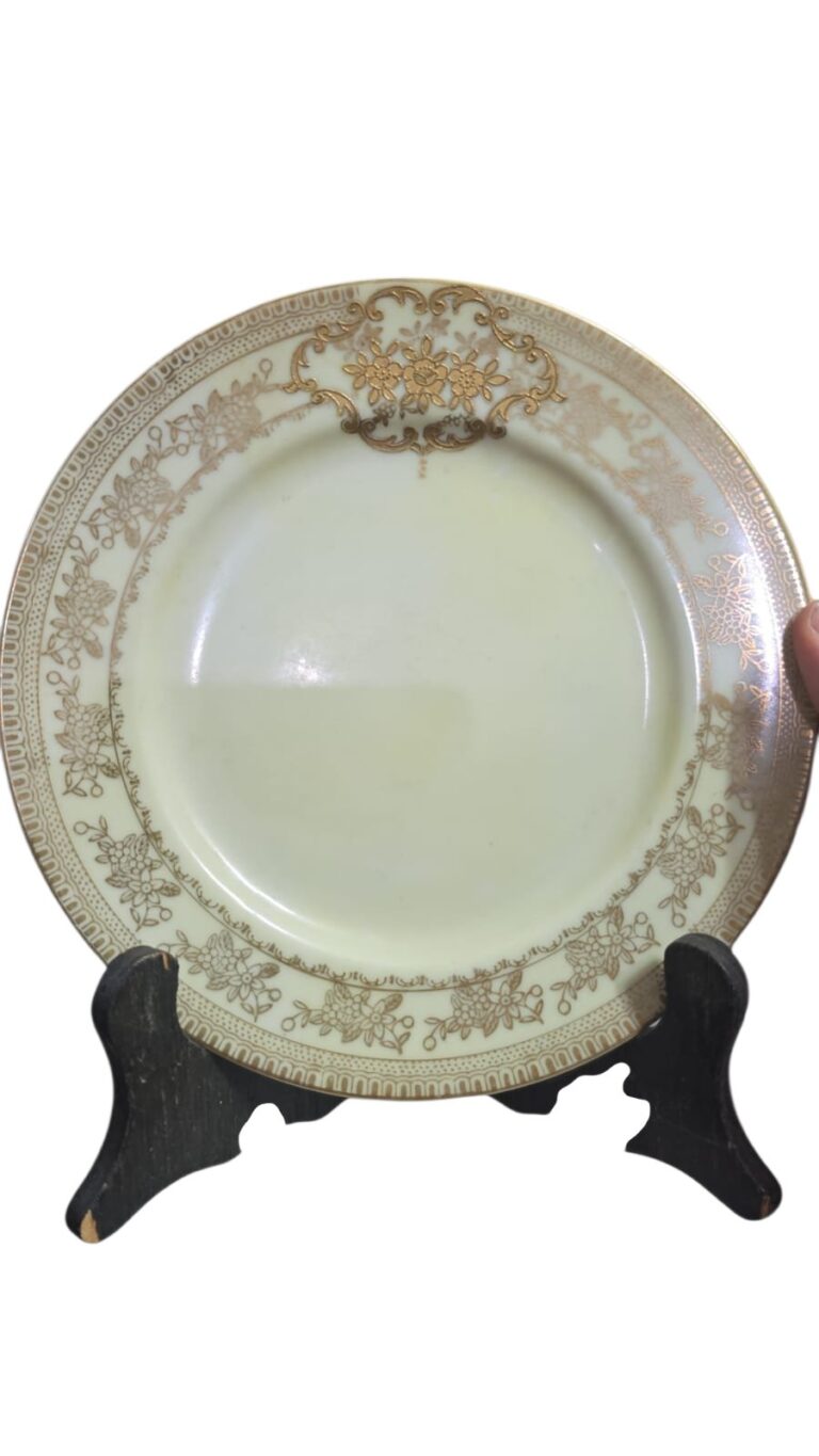 Porcelana japonesa com belíssimas dourações