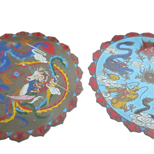 Par de belíssimos pratos de parede em Cloisonné