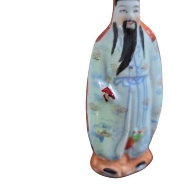 Escultura oriental em porcelana