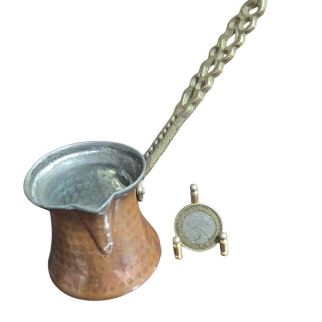 Cafeteira turca de cobre com alça de bronze