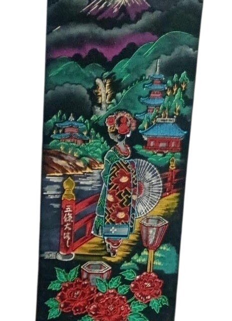Belíssima arte oriental com cena do cotidiano com pagodes e gueixa