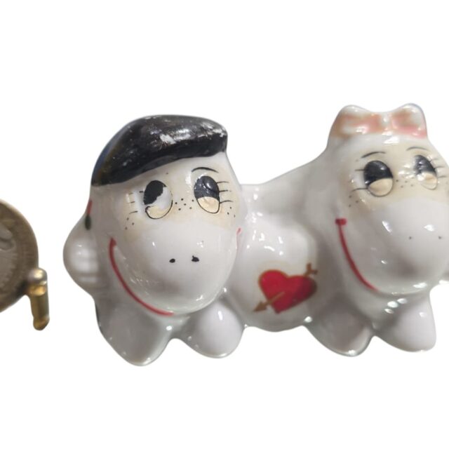Escultura romântica de porcelana