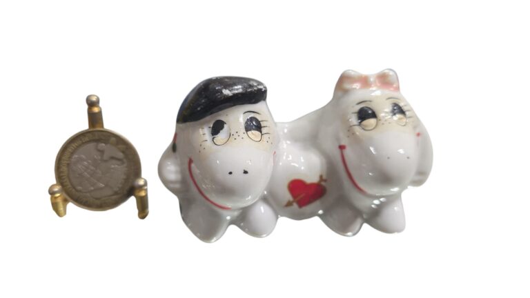 Escultura romântica de porcelana