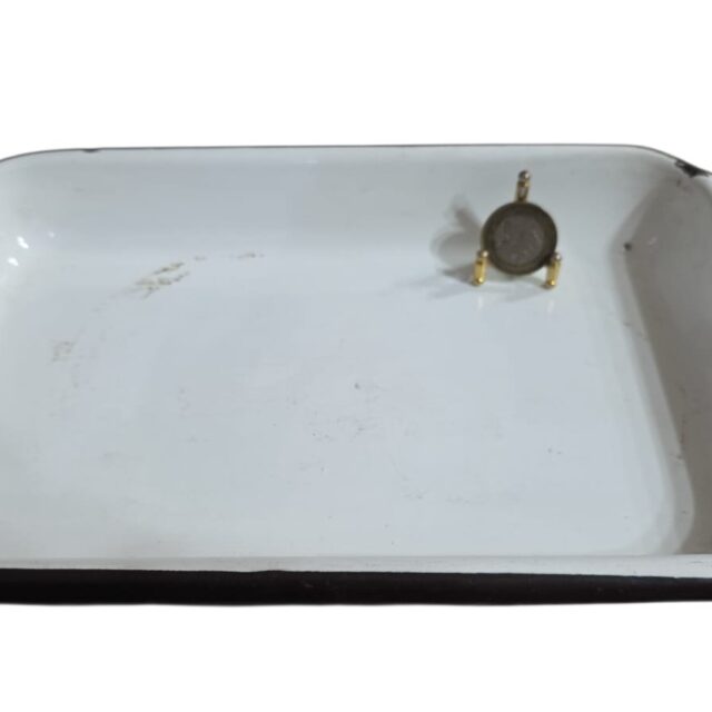 Antiga travessa com furação pra pendurar na cozinha em ágata