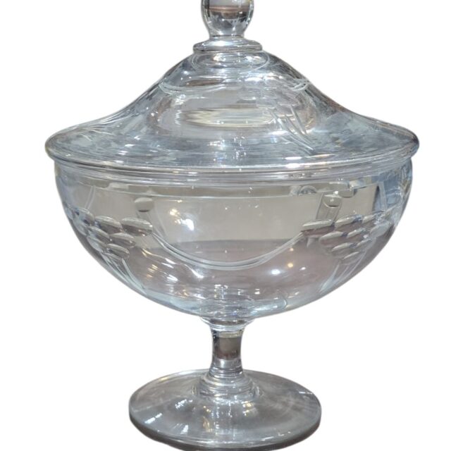 Linda Bomboniere em Cristal lapidado de excelente qualidade