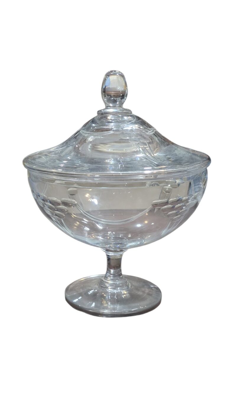 Linda Bomboniere em Cristal lapidado de excelente qualidade