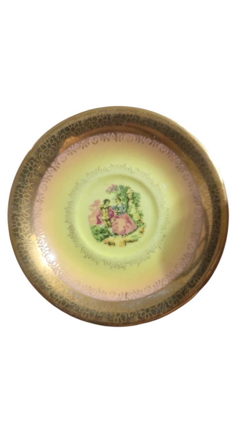 Pires de porcelana cena galante, fartas dourações