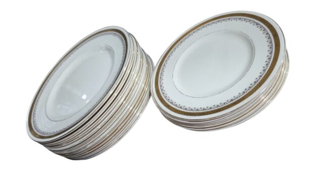 Conjunto de pratos de porcelana inglesa, belas dourações