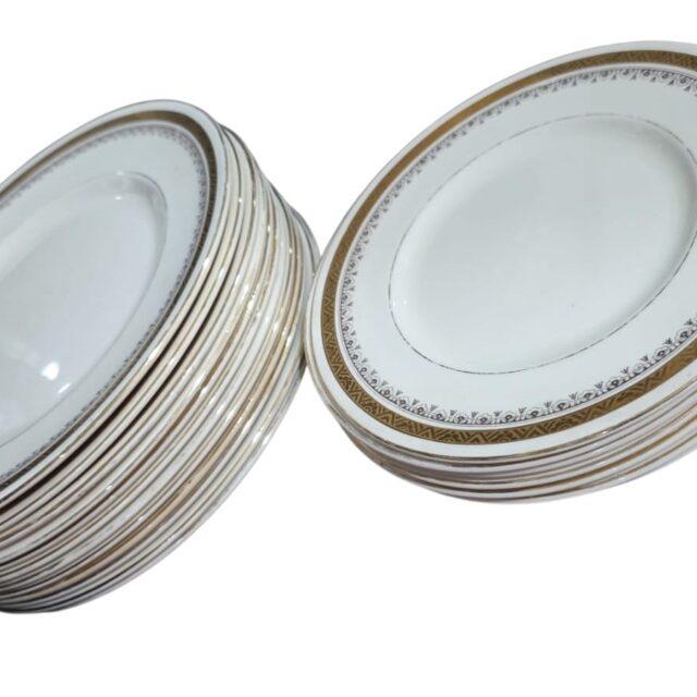 Conjunto de pratos de porcelana inglesa, belas dourações