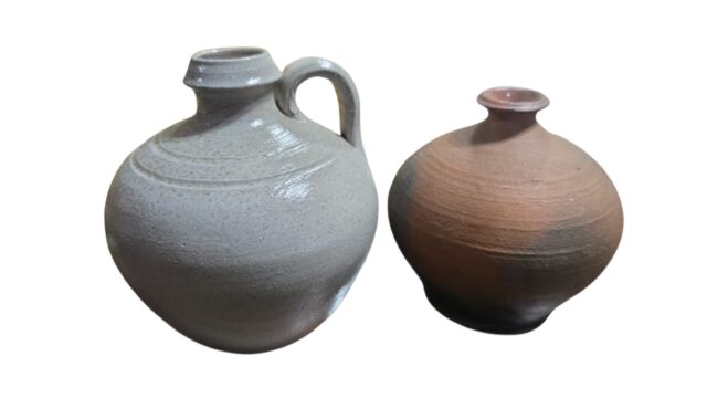 Par de vasos de cerâmica