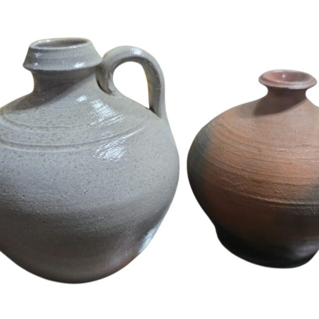 Par de vasos de cerâmica