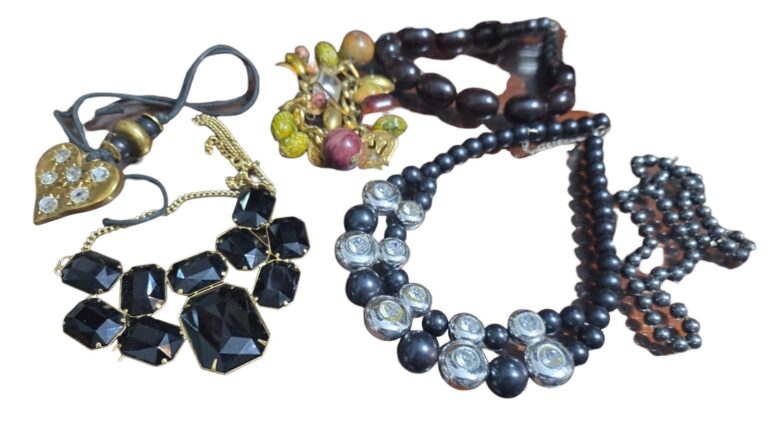 Colares vintage diversos