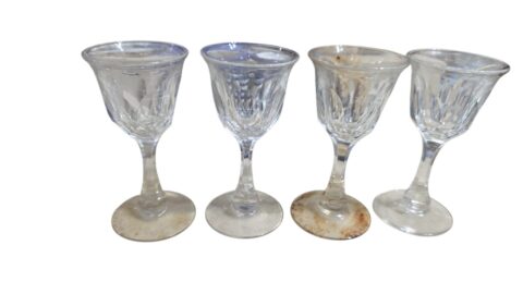 Conjunto de pequenas taças de cristal de ótima qualidade
