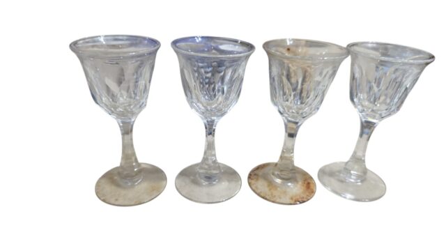 Conjunto de pequenas taças de cristal de ótima qualidade