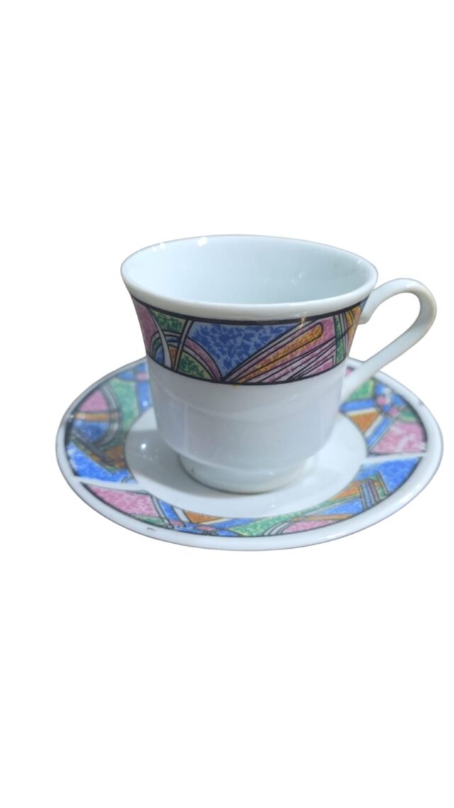 Xícara de café com pires de porcelana chinesa