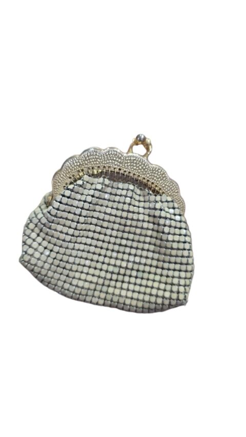 Bolsinha vintage com malha de metal esmaltado