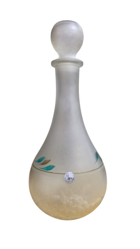 Antigo Decanter italiano em vidro satiné (fosco) com acabamento esmaltado e pintura à mão