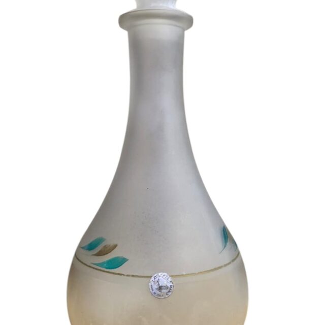 Antigo Decanter italiano em vidro satiné (fosco) com acabamento esmaltado e pintura à mão