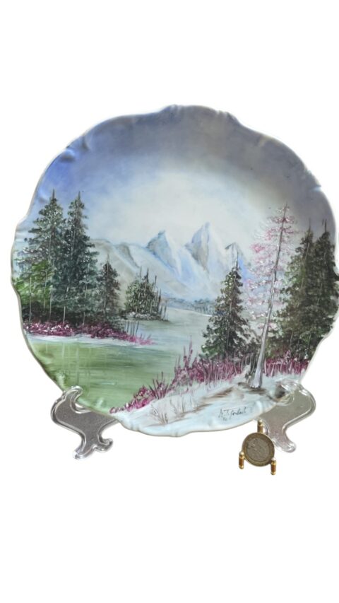 Antiga porcelana pintada a mão, assinada e datada, belíssima arte