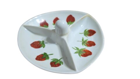 Antiga petisqueira de porcelana com arte de Morangos