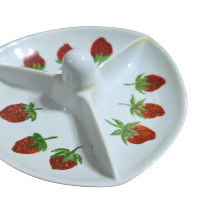 Antiga petisqueira de porcelana com arte de Morangos