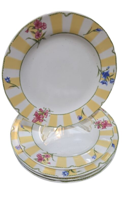 Pratos de sobremesa em porcelana, motivos florais. (valor unitário)