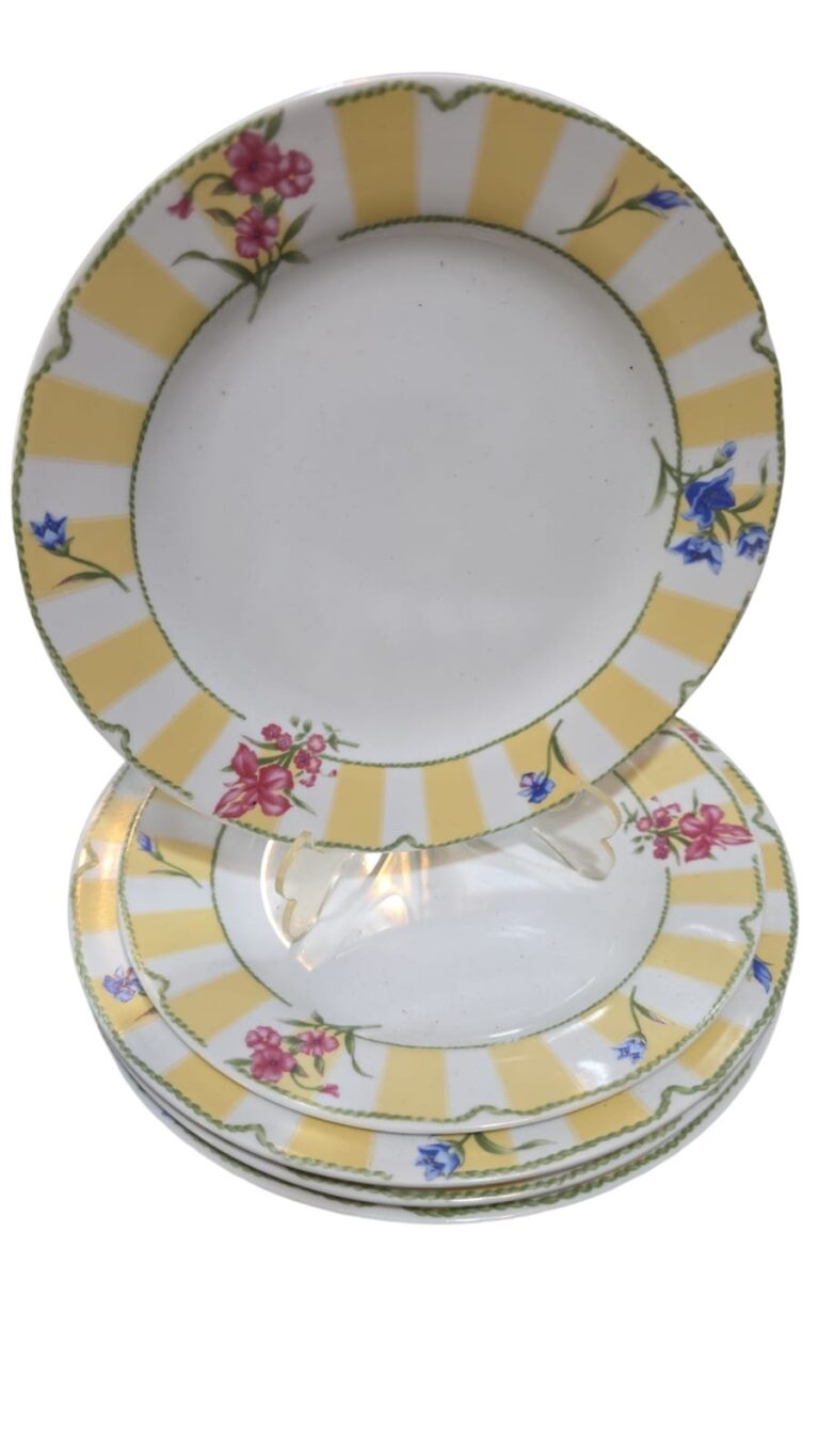 Pratos de sobremesa em porcelana, motivos florais. (valor unitário)