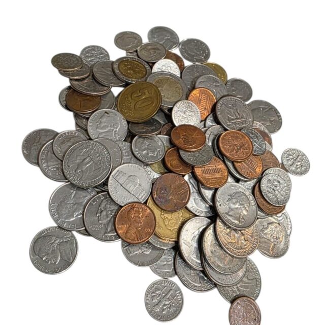 Grande coleção de antigas moedas estrangeiras