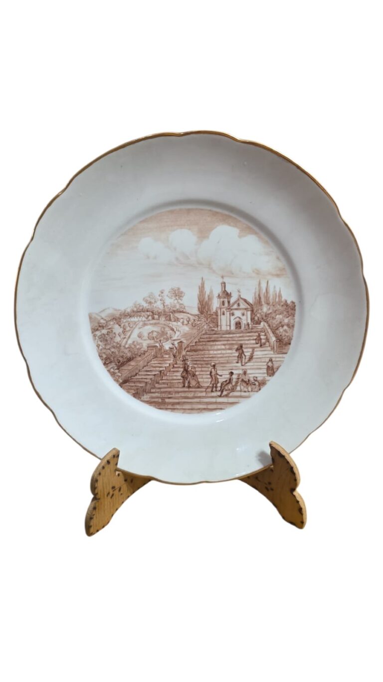 Antiga porcelana pintada a mão