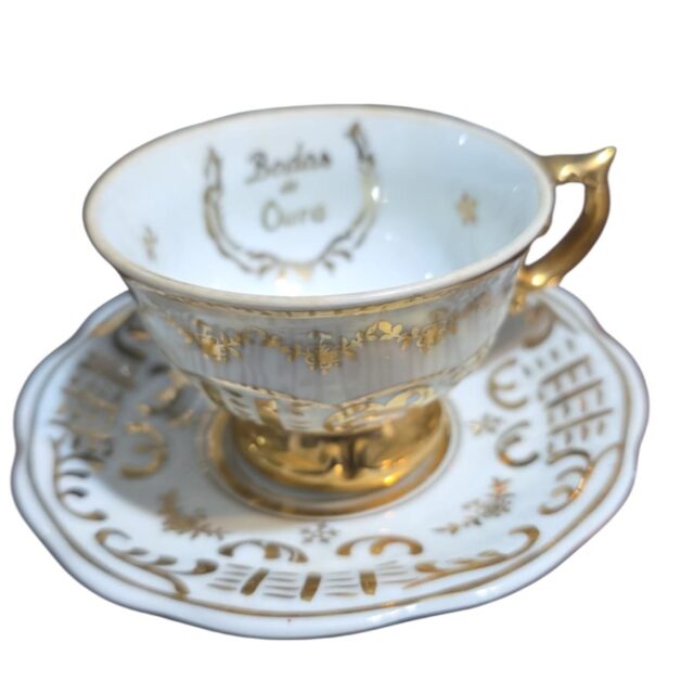 Xícara de café bodas de ouro