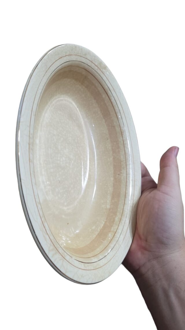 Travessa funda oval em faiança inglesa