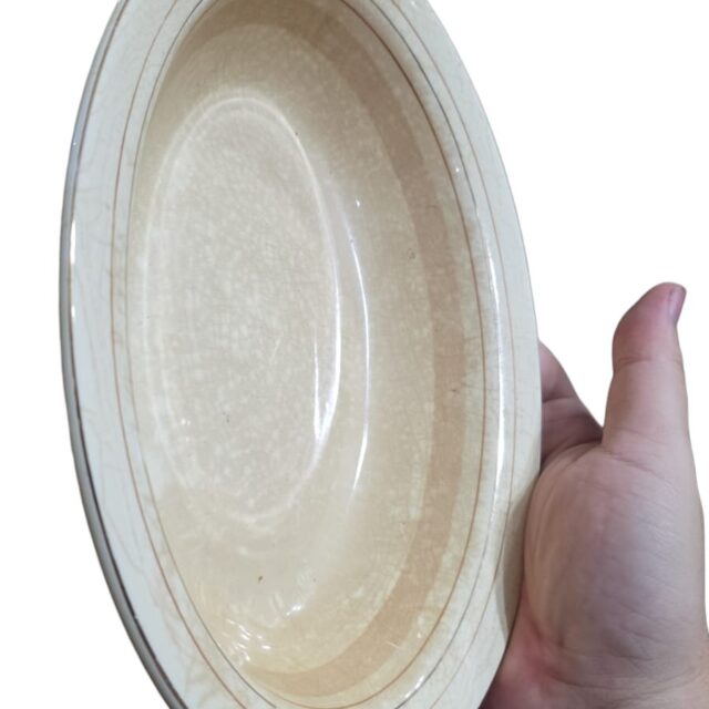 Travessa funda oval em faiança inglesa