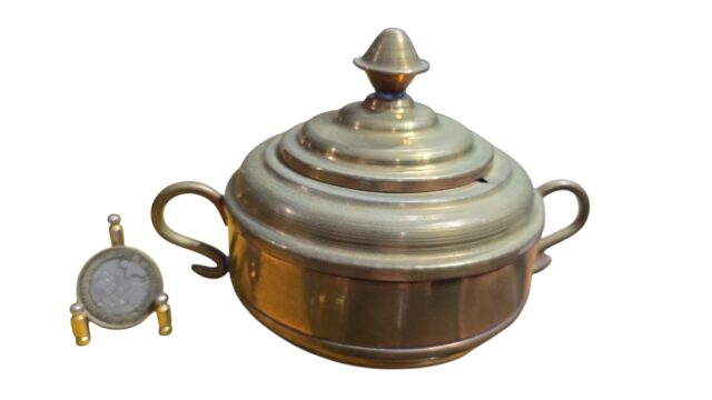 Açucareiro árabe em dourado metal