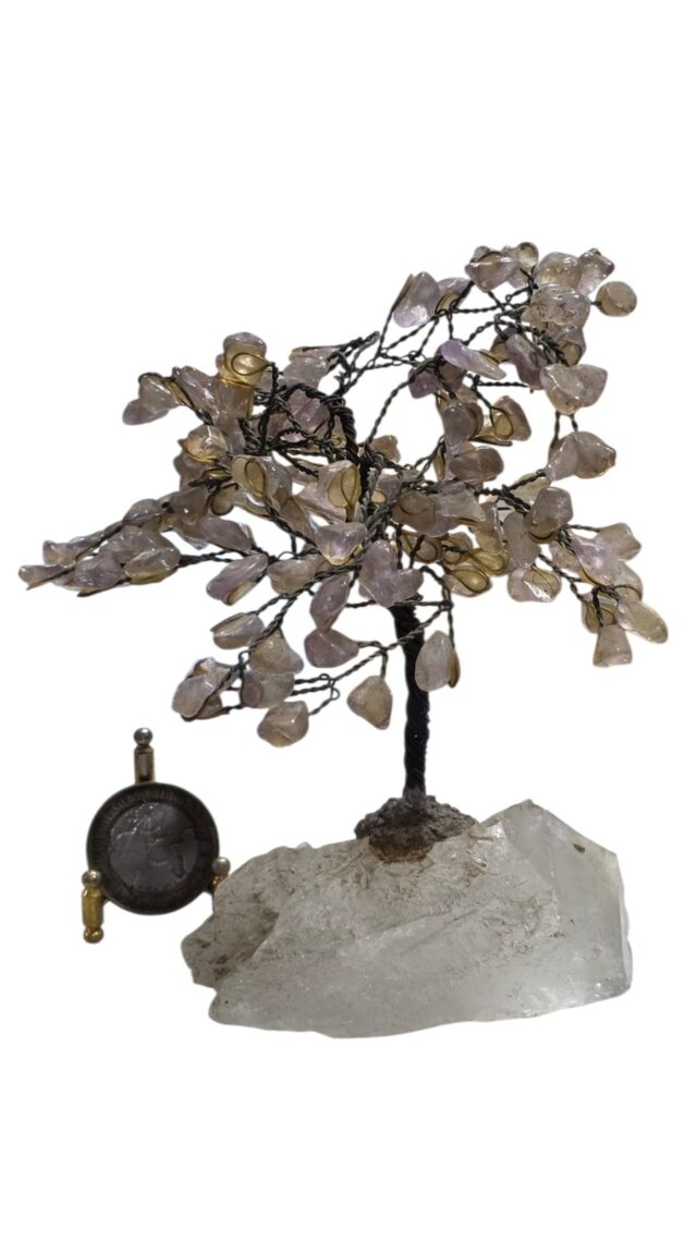 Escultura artesanal de uma árvore da felicidade