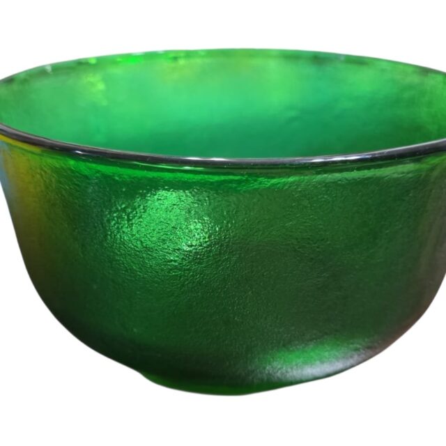 Antigo e grande bowl em verde imperial