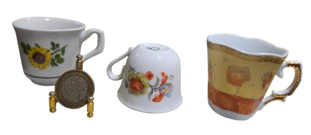 Trio de xicaras de café de porcelana