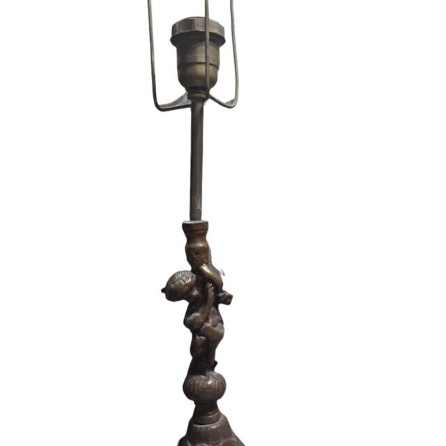 Antigo abajur com figura de putino em bronze