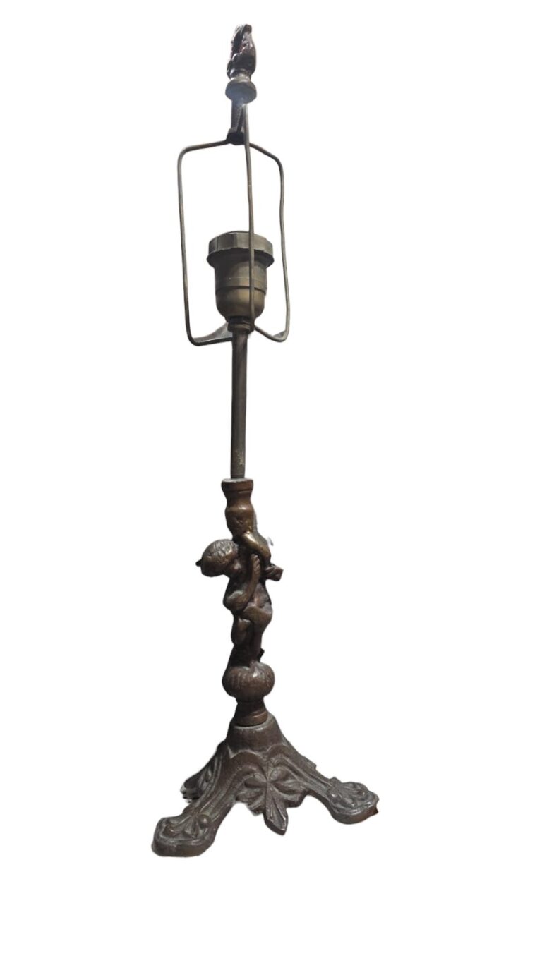 Antigo abajur com figura de putino em bronze
